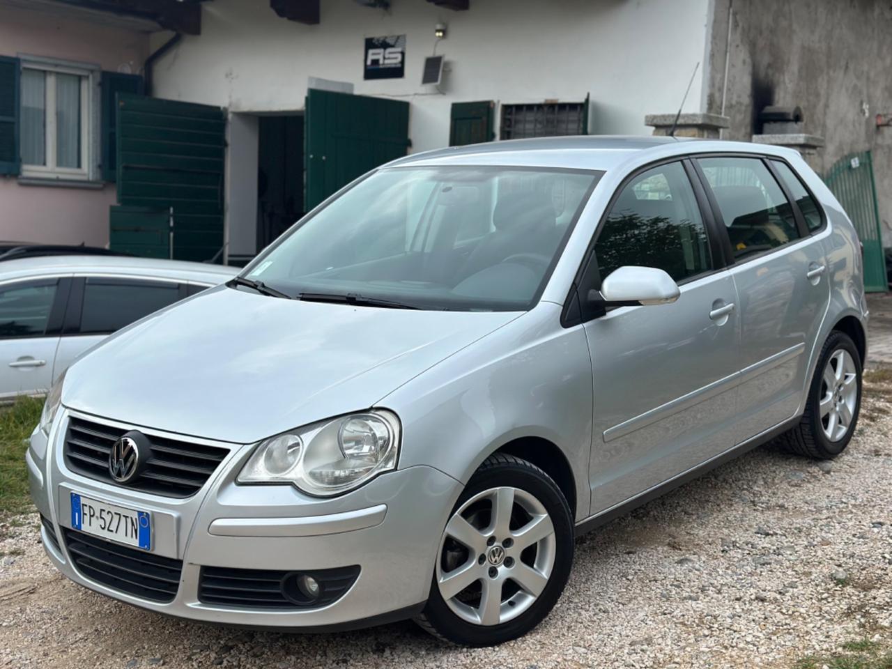 Volkswagen POLO 1.4/80CV TDI 5P SPORTLINE NEOPAT