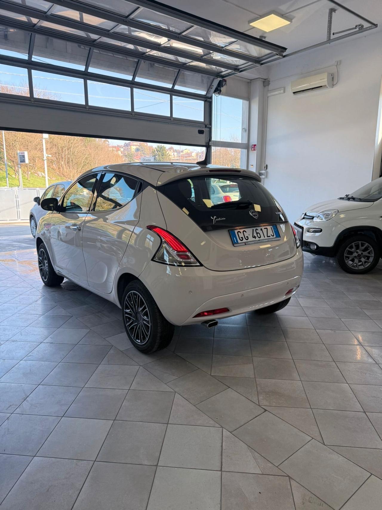 Lancia Ypsilon 1.0 FireFly 5 porte S&S Hybrid Ecochic Gold