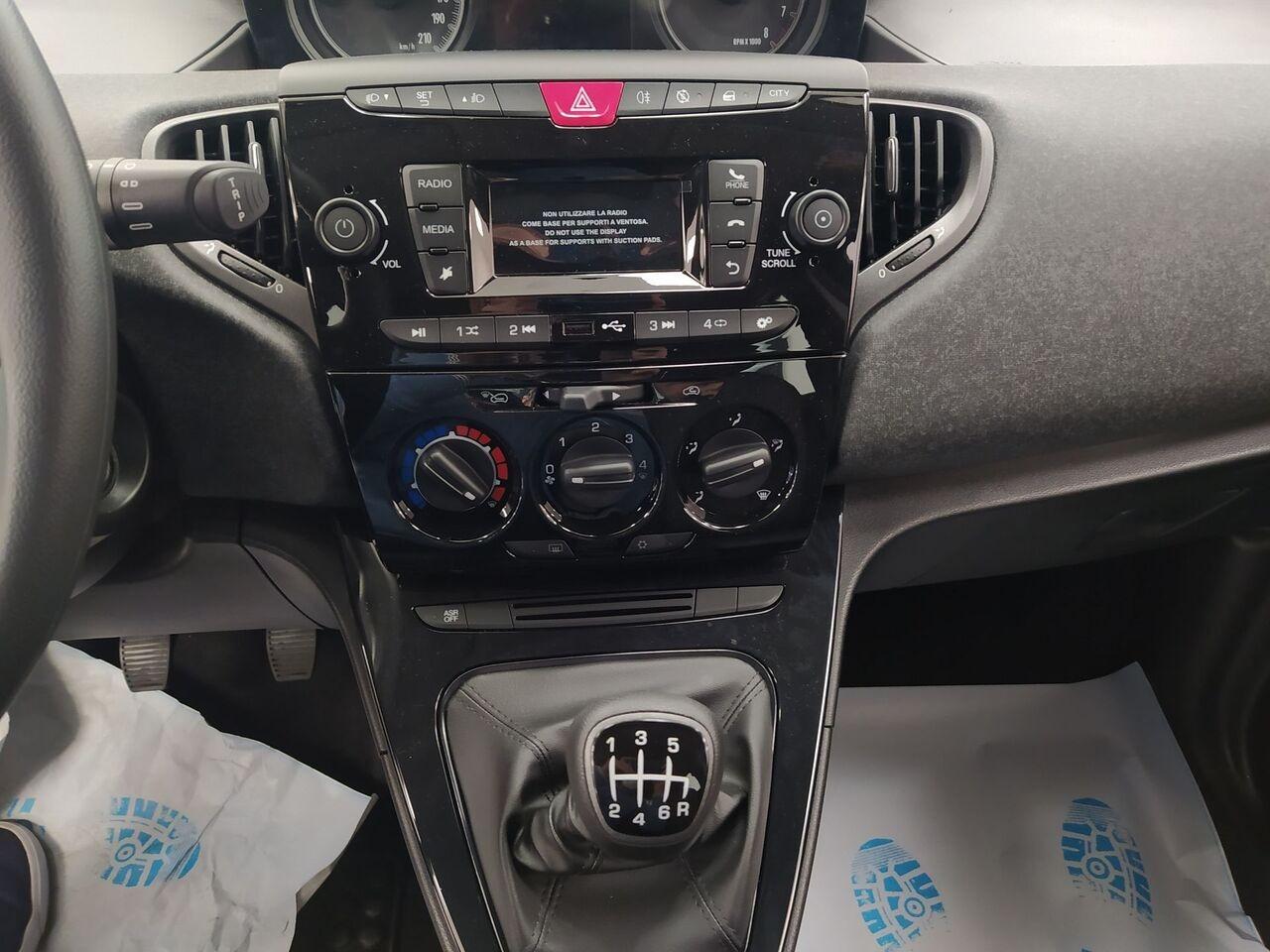 LANCIA Ypsilon III 2021 - Ypsilon 1.0 firefly hybrid Silver s&s 70cv