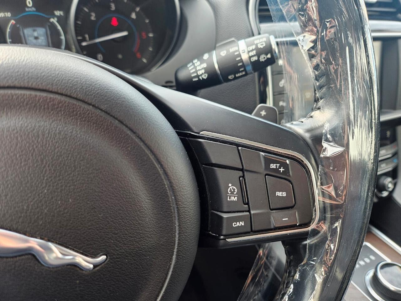 Jaguar F-Pace 2.0 D 180 CV AWD Prestige