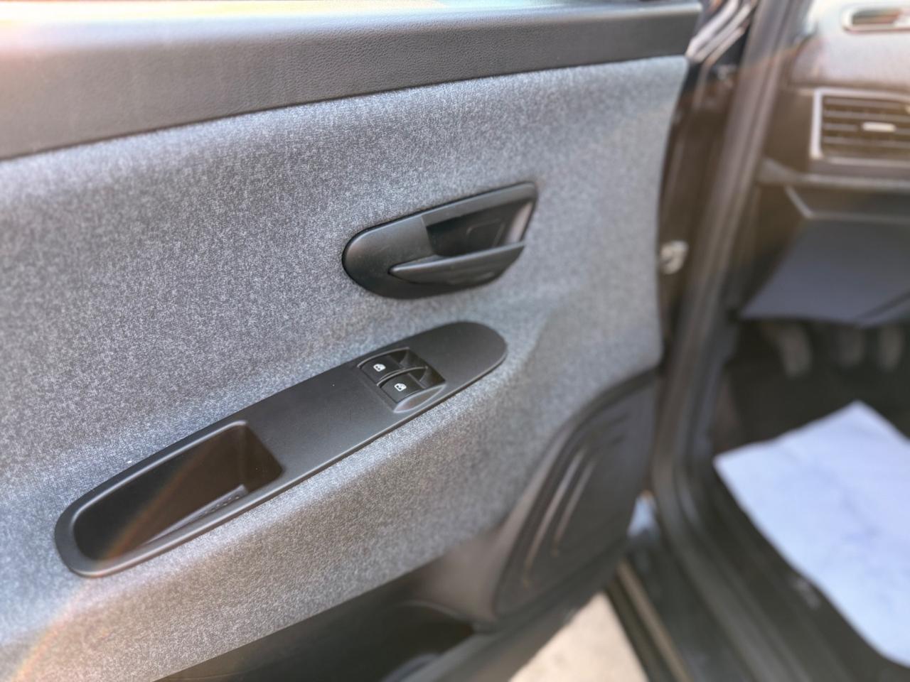 Lancia Ypsilon 1.0 FireFly 5 porte S&S Hybrid Alberta Ferretti