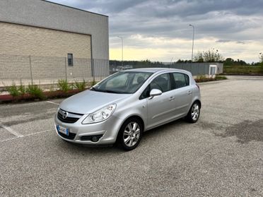 Opel Corsa 1.4 16V 5 porte Cosmo