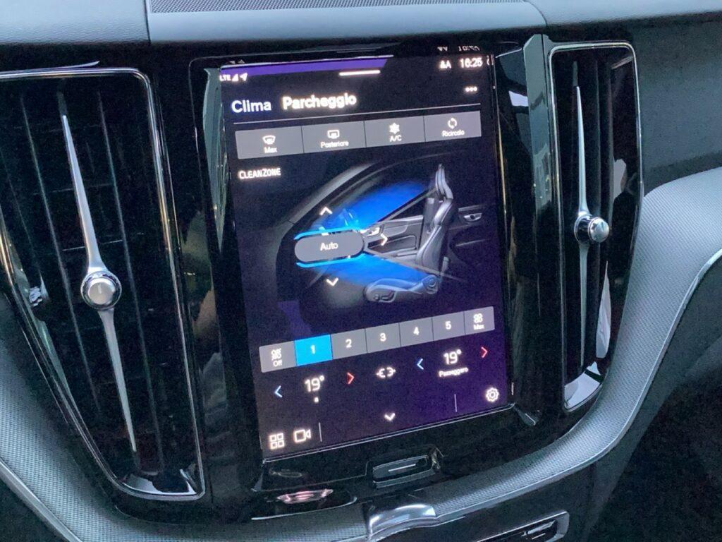 Volvo XC60 2.0 B4 Plus Dark automatico