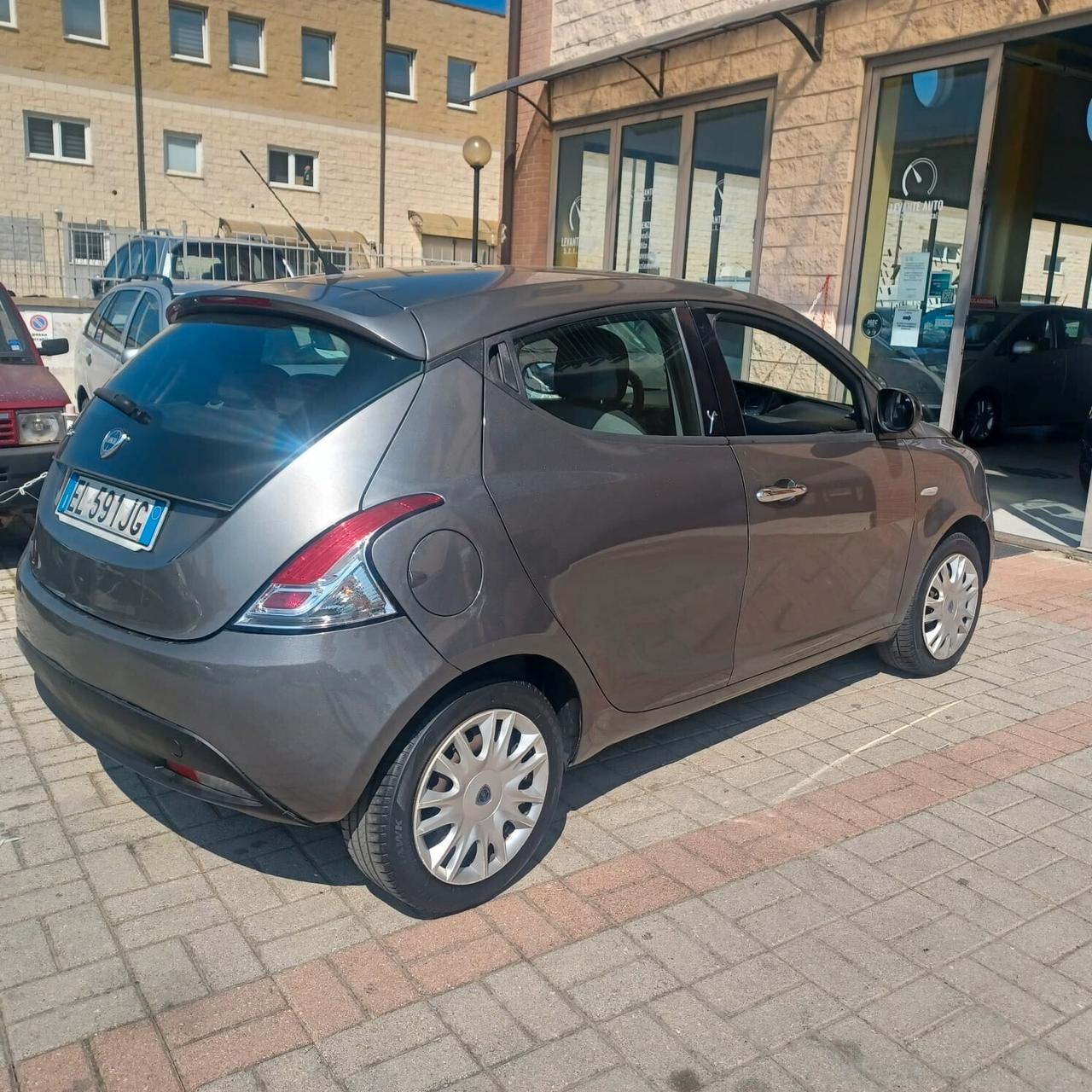 LANCIA YPSILON 1.2 FIRE NEOPATENTATI