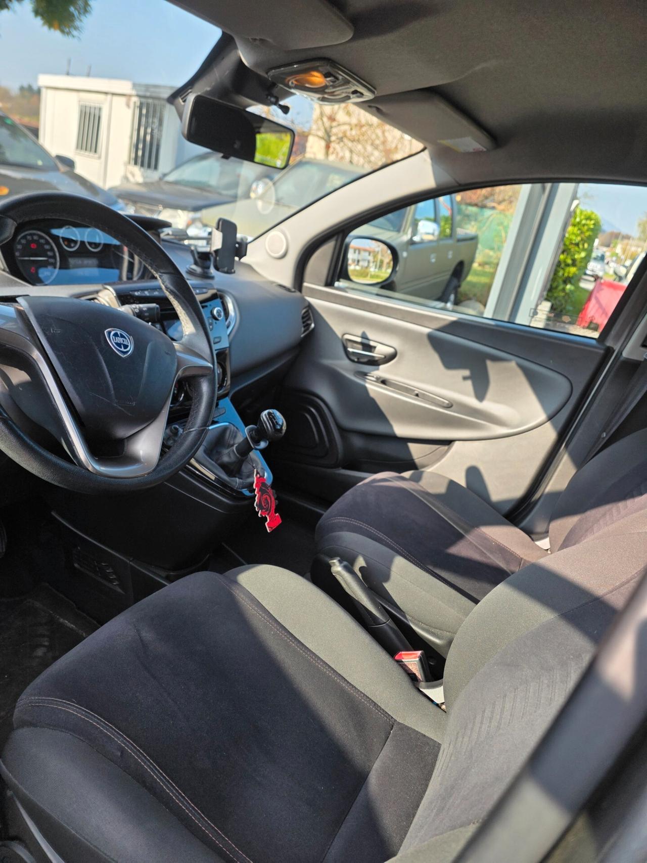 Lancia Ypsilon 1.2 69 CV 5 porte S&S Platinum