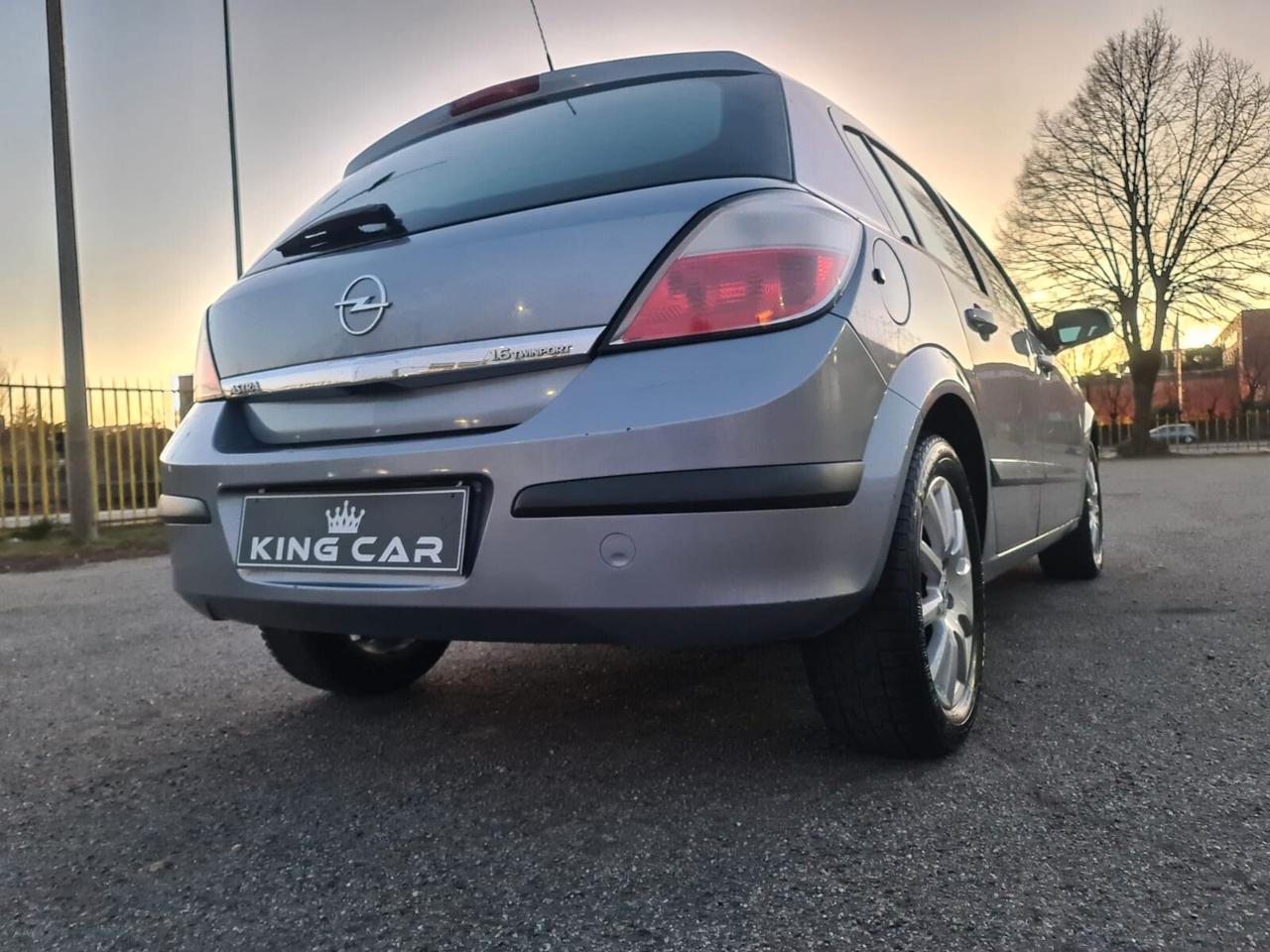 Opel Astra 1.6 16V Twinport 5 porte Cosmo