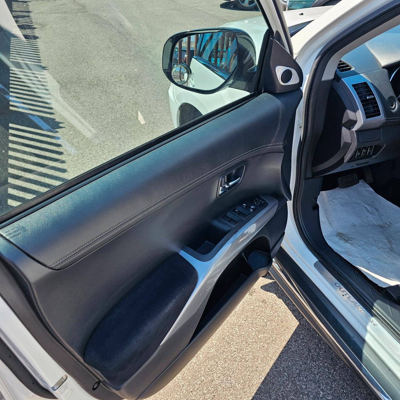 Mitsubishi Outlander 2.2 DI-D TC-SST Instyle DPF 7p