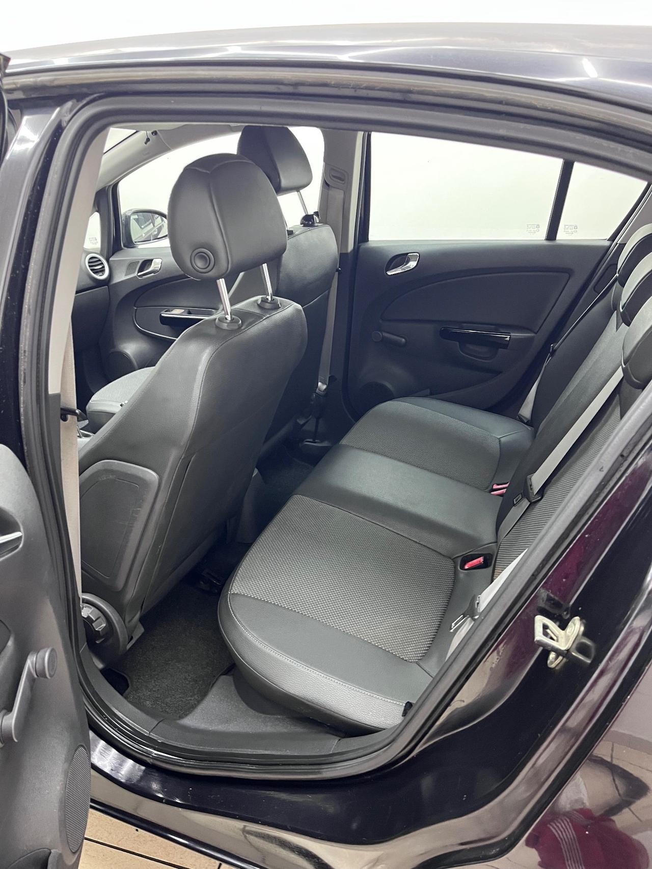 Opel Corsa 1.4 16V 5 porte Cosmo