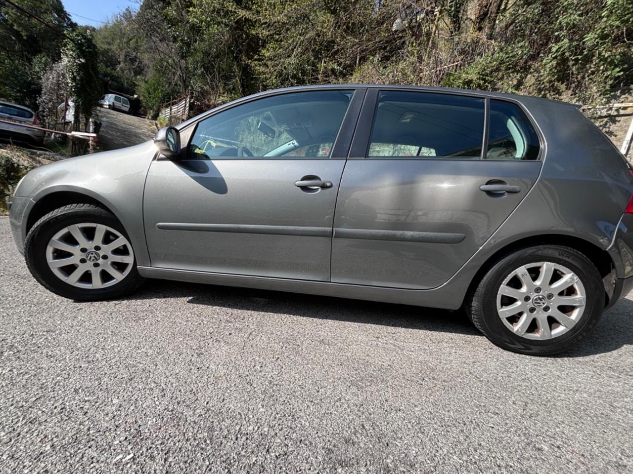 Volkswagen Golf 1.6 16V FSI 5p. Sportline