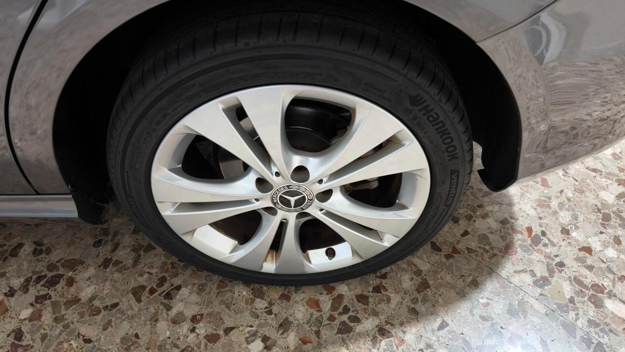 Mercedes-benz B 180 d Premium