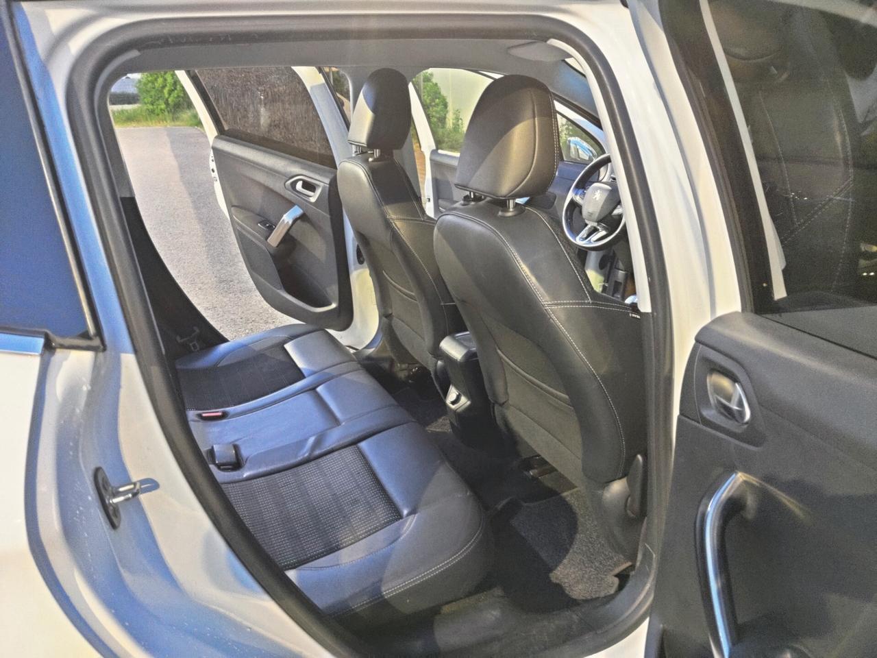 Peugeot 2008 1.6 e-HDi 115 CV Stop&Start Allure