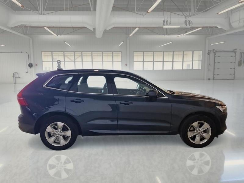 VOLVO XC60 B4 D automatico Momentum Pro