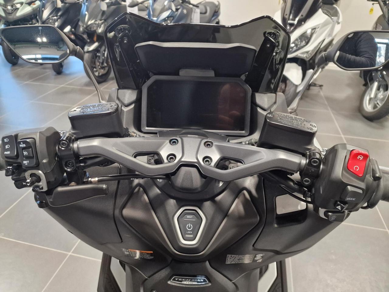 Yamaha T-Max 560 TECH MAX 2025