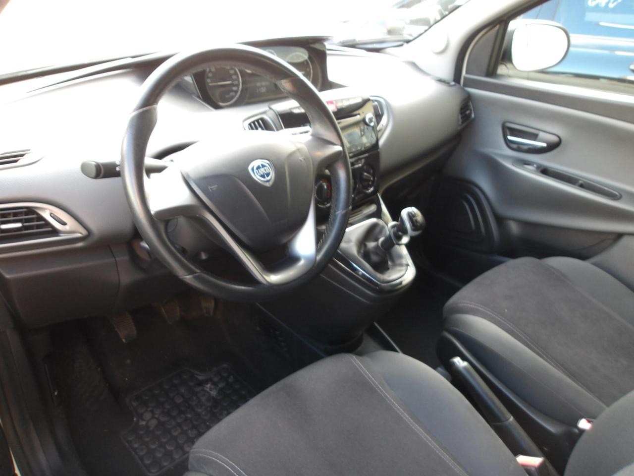 Lancia Ypsilon 5 Porte Ypsilon 1.2 8v Silver s&s 69cv