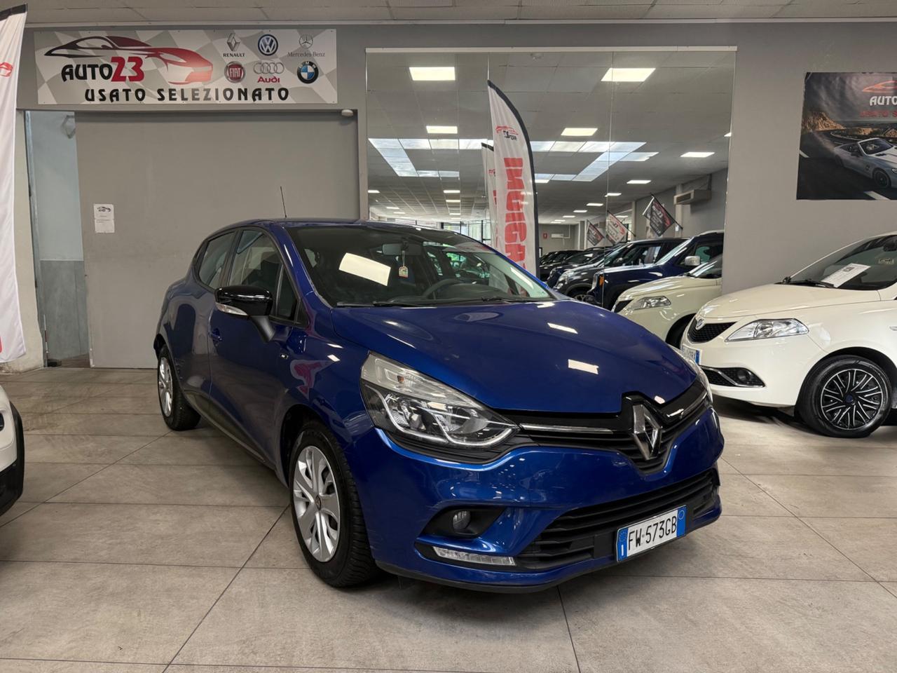 Renault Clio TCe 12V 75 CV 5 porte Moschino Life Ok Neopatentati