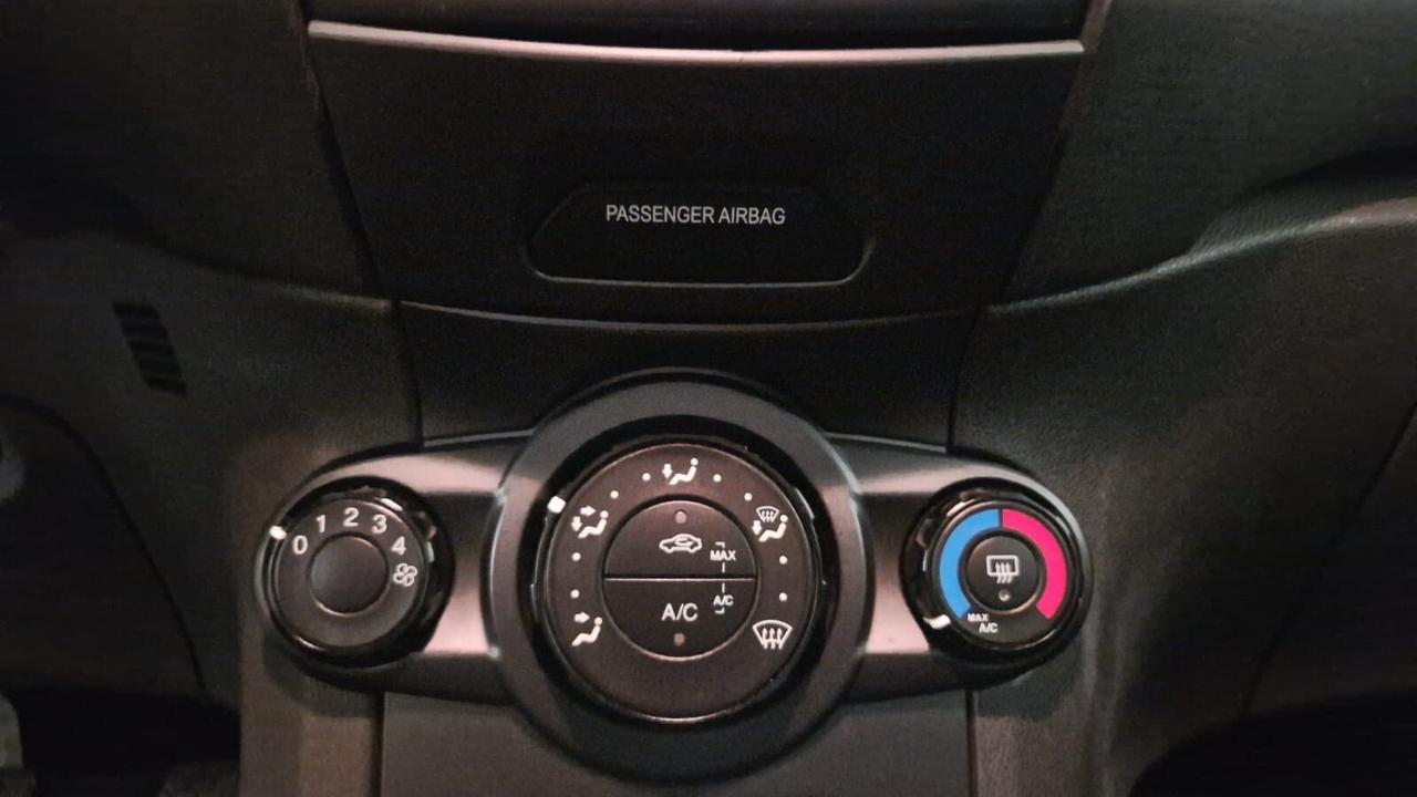 Ford Fiesta 1.2 60CV 5 porte Titanium