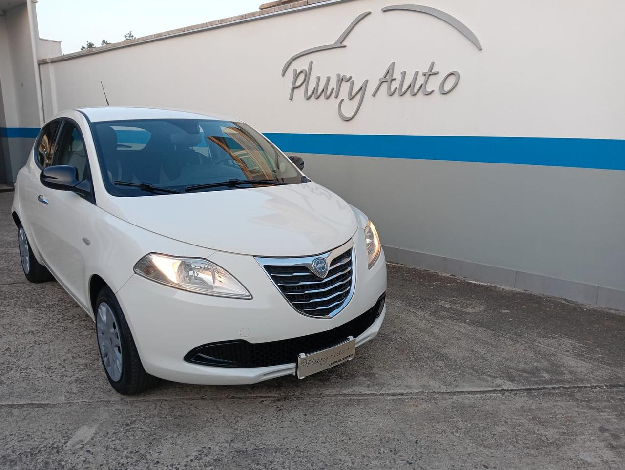 Lancia Ypsilon 1.2 69 CV 5 porte S&S Silver