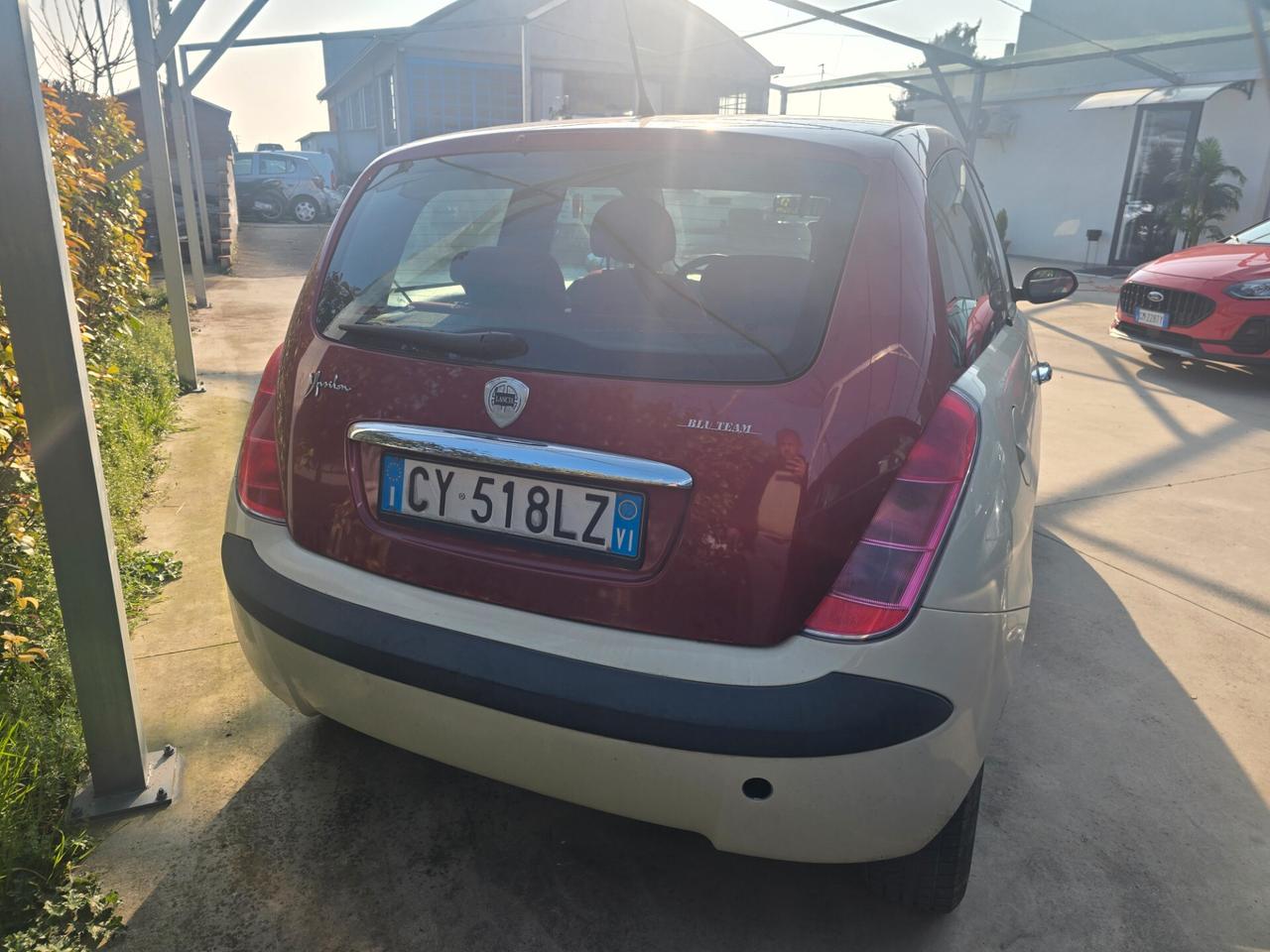 Lancia Ypsilon 1.2 16V Platino