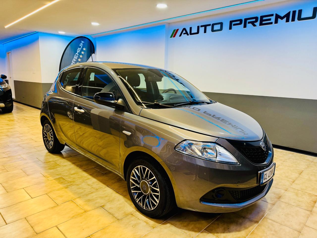 Lancia Ypsilon 1.0 S&S Hybrid 5p. CarPlay / Navi