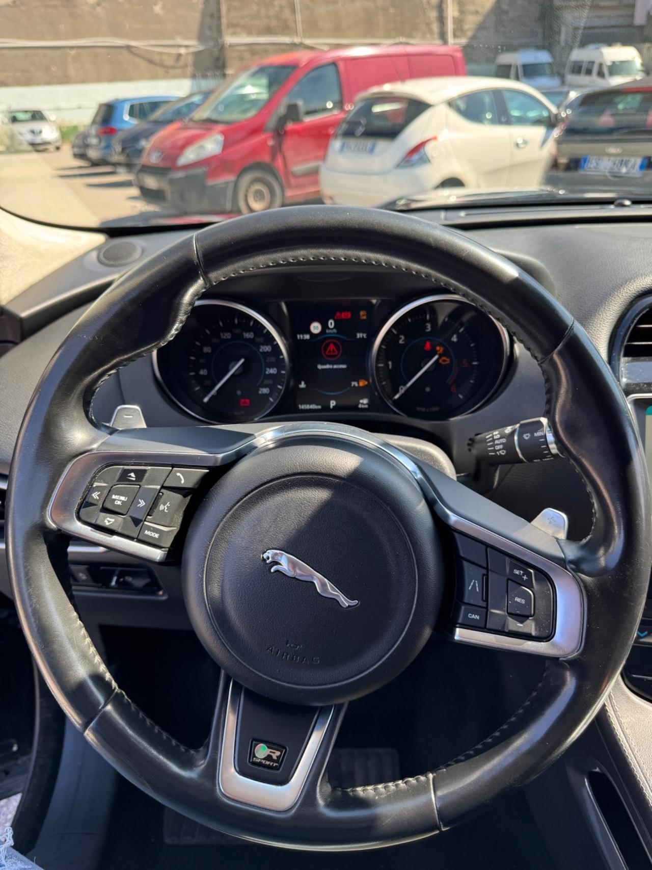 Jaguar F-Pace 2.0 D 180 CV AWD aut. Portfolio