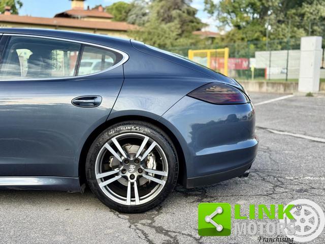 PORSCHE Panamera 4s