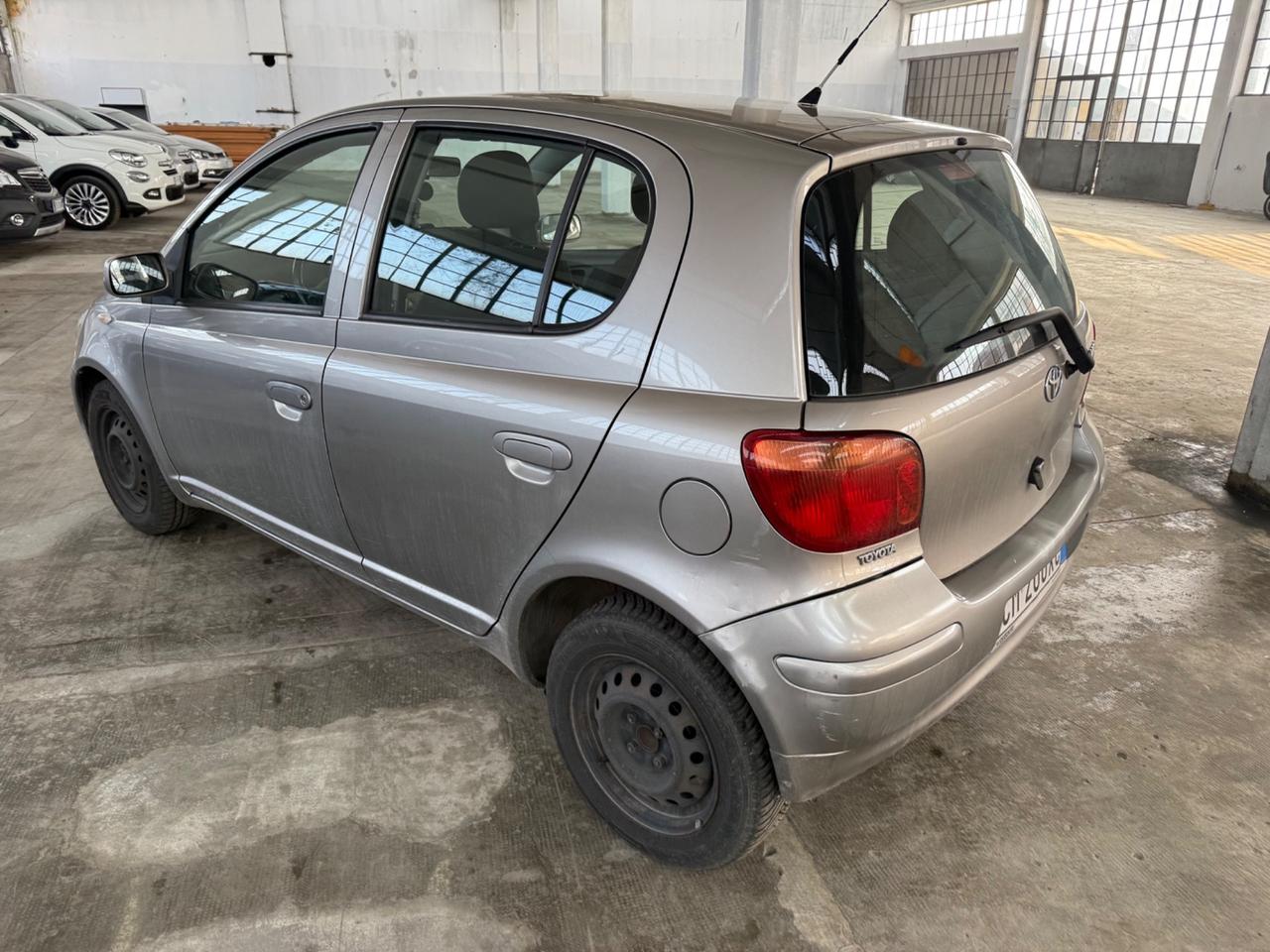 Toyota Yaris 1.3i 16V cat 5 porte Sol NEOPATENTATI