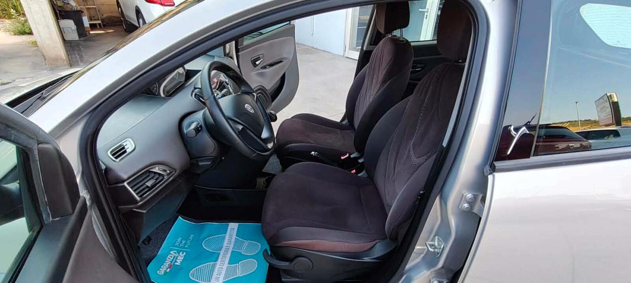 Lancia Ypsilon 1.2 69 CV 5 porte S&S Gold