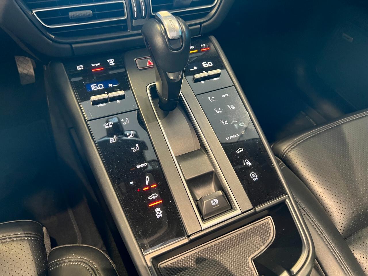 Porsche Macan 2.0 PASM PNEUMATICHE