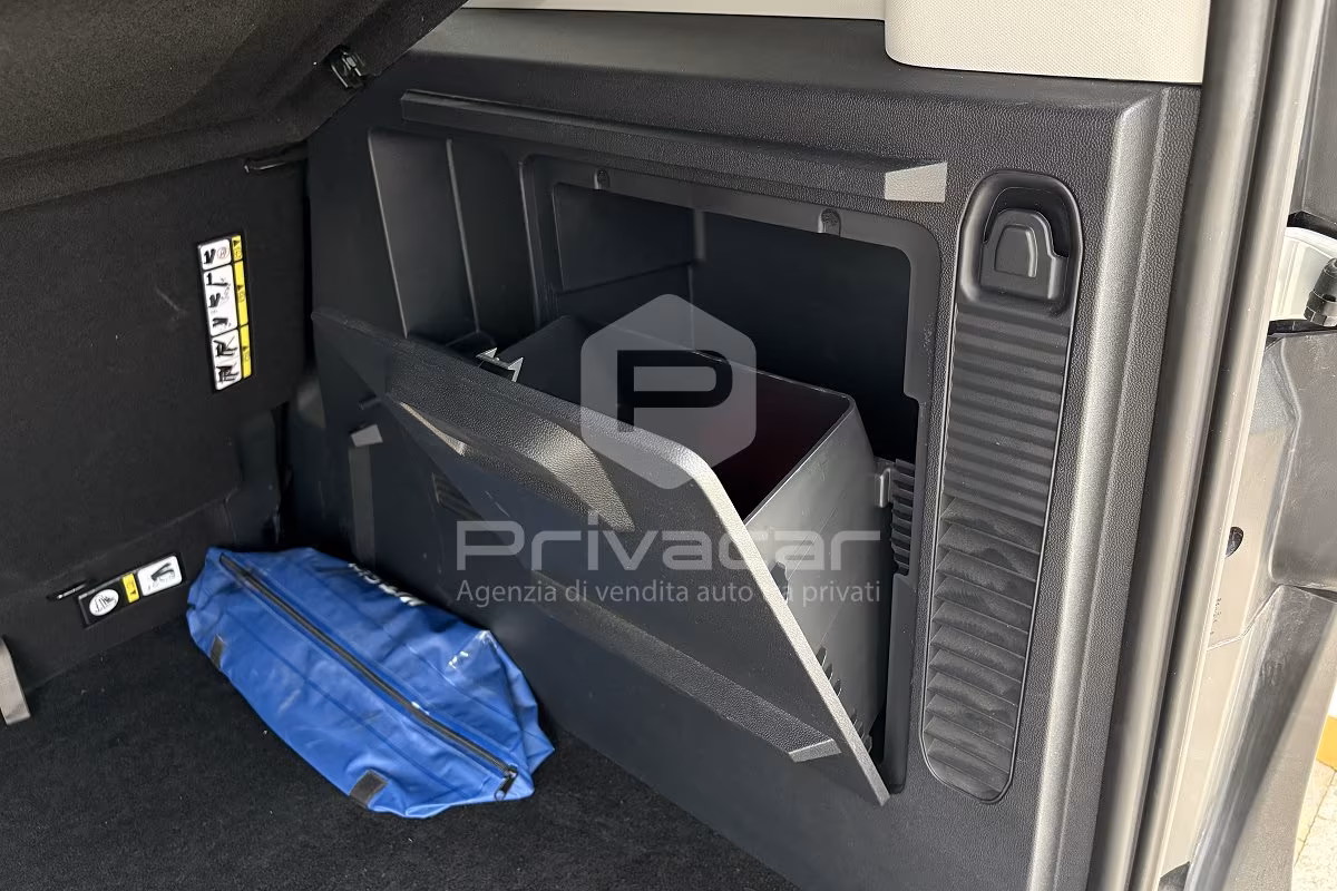 FORD Tourneo Courier 1.0 EcoBoost Titanium