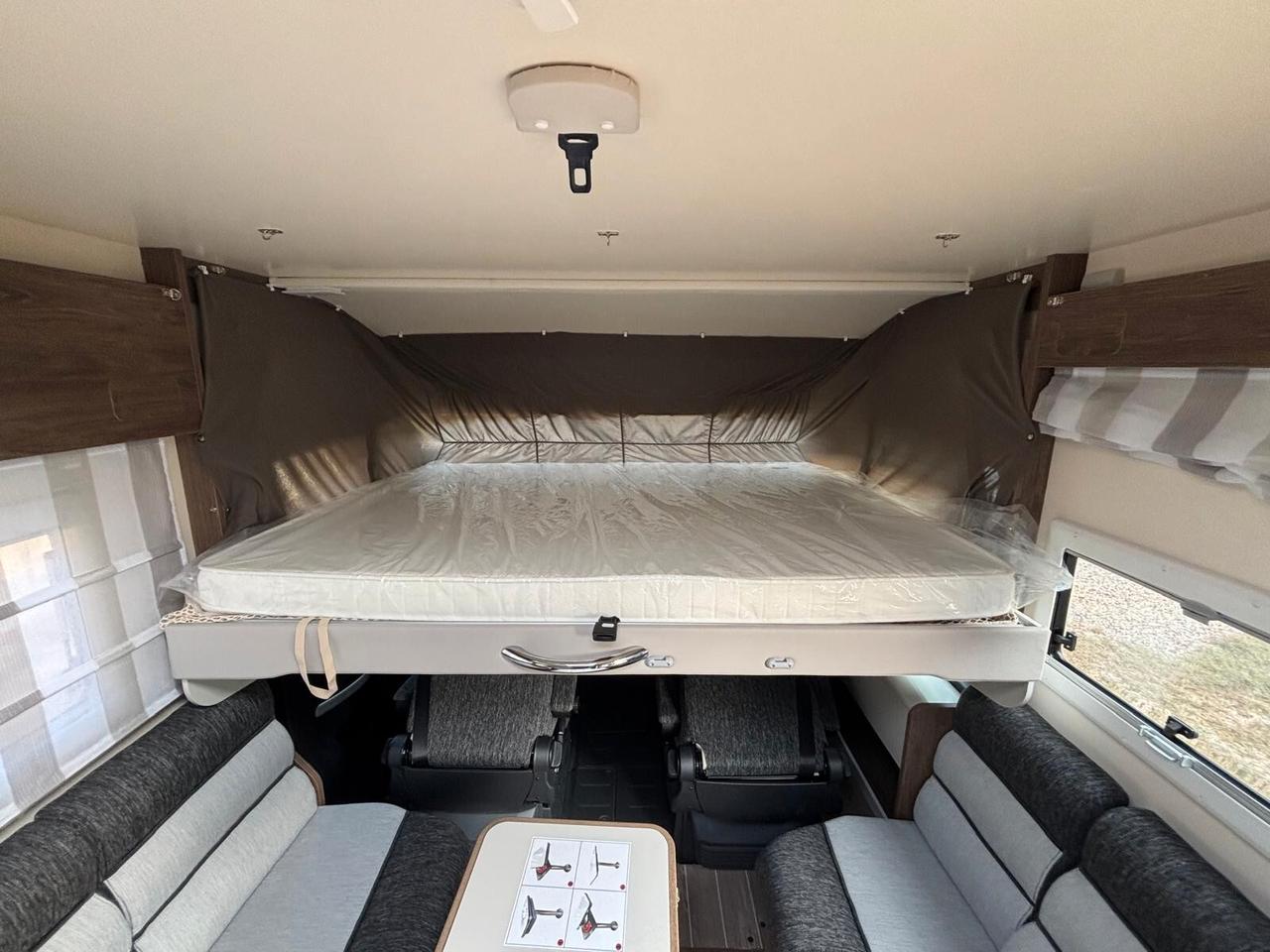 Ci International Magis 87 Integral camper