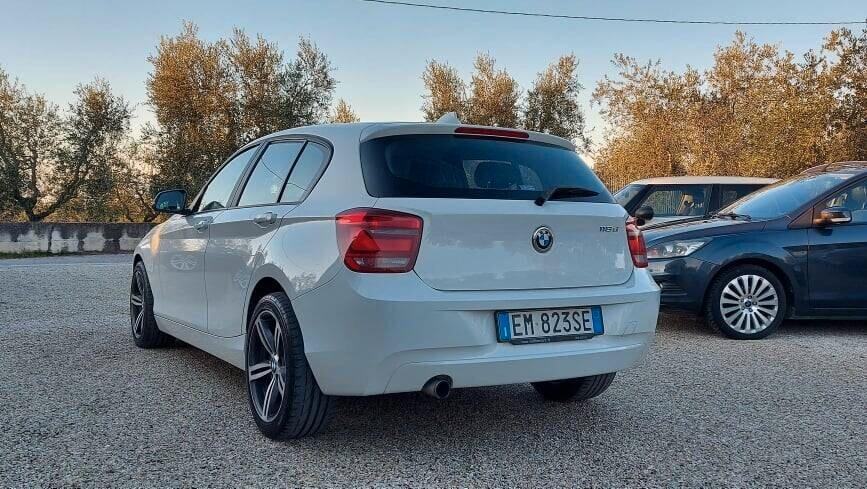 Bmw 118d 5p. Unique