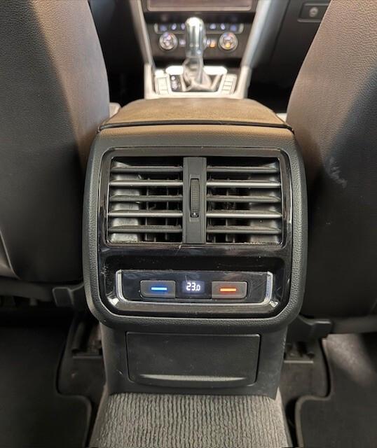 Volkswagen Passat Variant 2.0 tdi Highline 150cv dsg