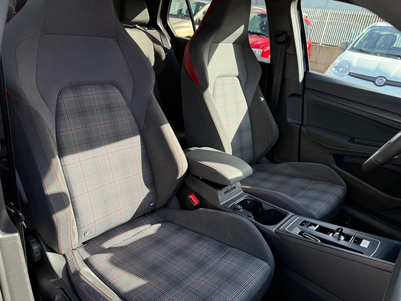 Volkswagen Golf GTI 2.0 TSI DSG