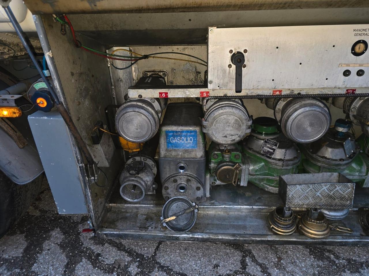 TRATTORE STRADALE RENAULT CON CISTERNA OMT