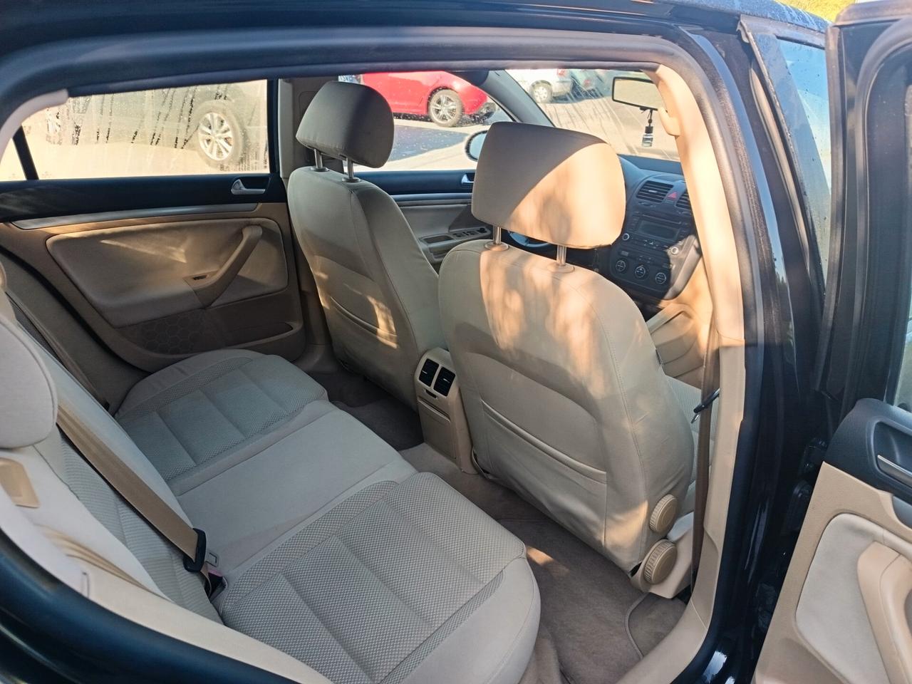 Volkswagen Golf 1.6 16V FSI 5p. Sportline ok neo patente
