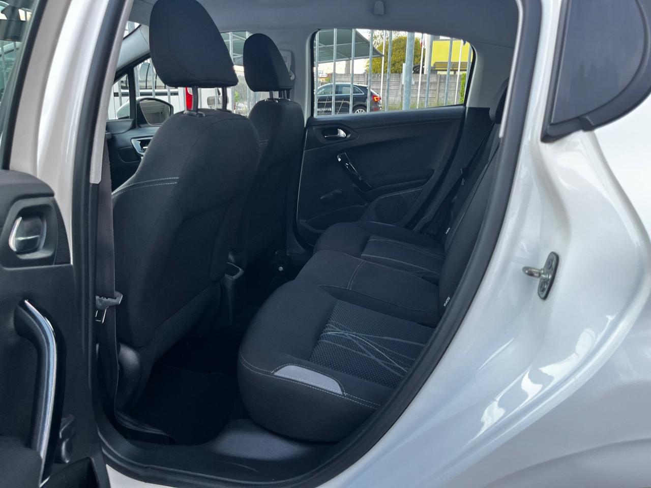 Peugeot 208 1.4 HDi 68 CV 5 porte Allure