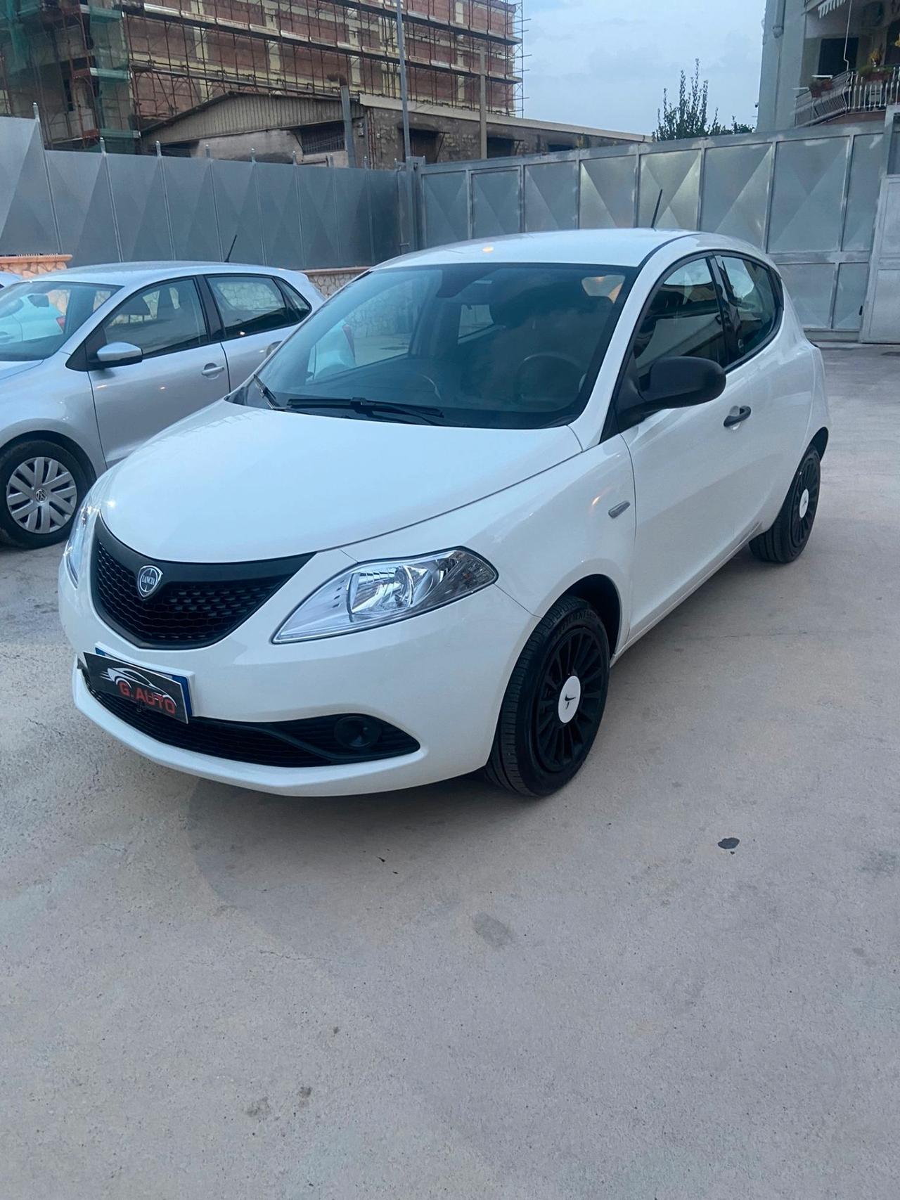 Lancia Ypsilon 1.0 FireFly 5 porte S&S Hybrid Ecochic Gold