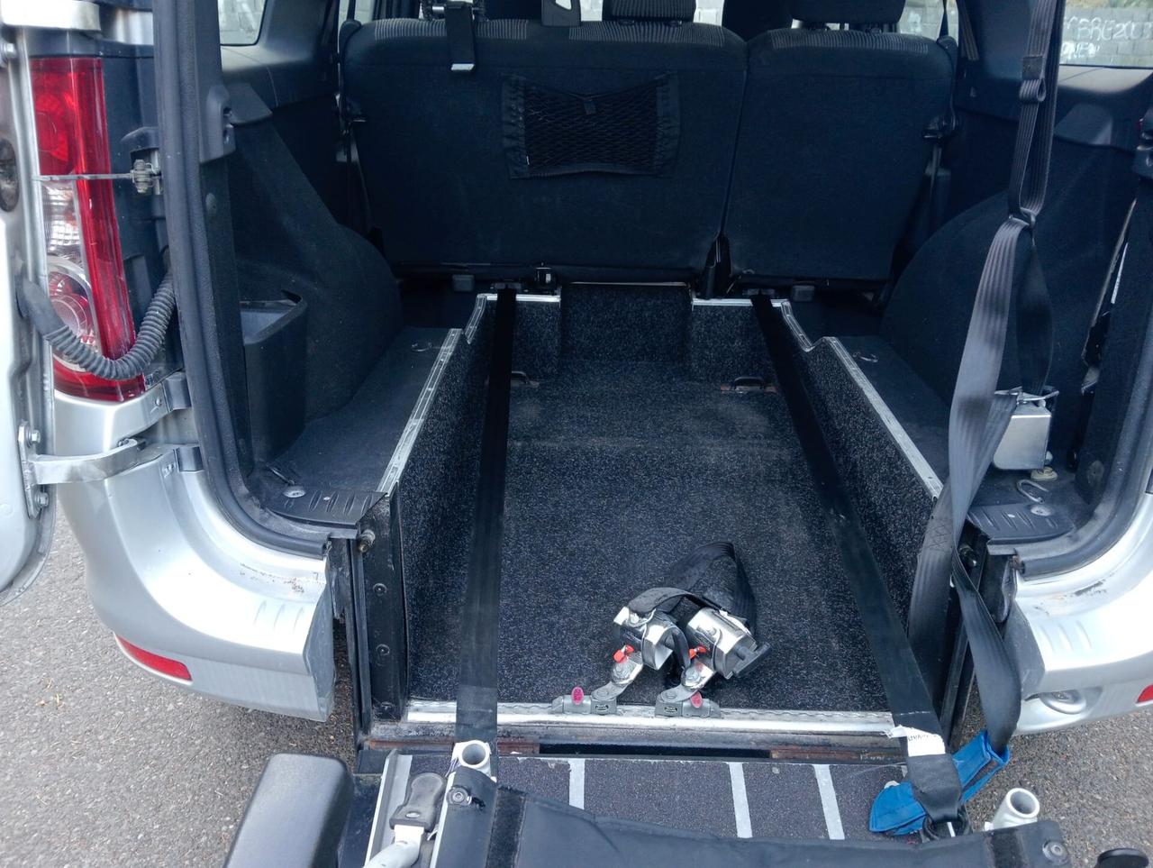 Dacia Logan pianale ribassato trasporto disabili