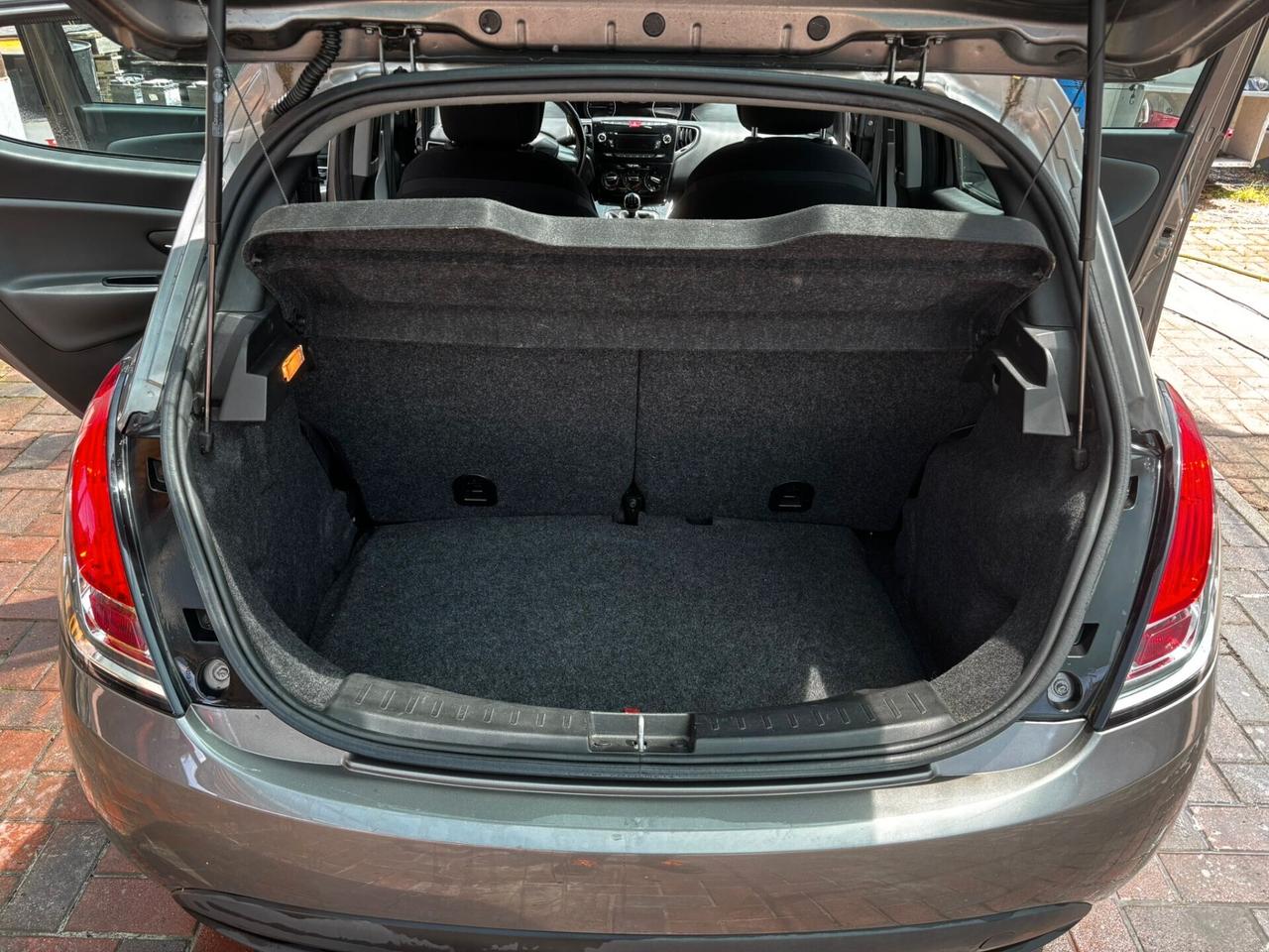 Lancia Ypsilon 1.3 MJT 16V 95 CV 5 porte IDONEA PER NEOPATENTATI UNIPROPRIETARIO PERMUTABILE