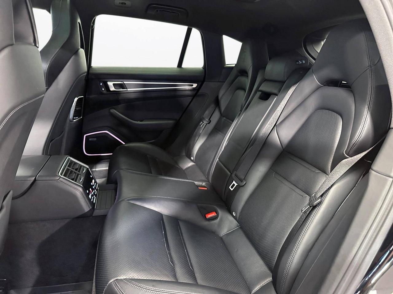 Porsche Panamera Sport Turismo 4 Platinum Edition 330cv