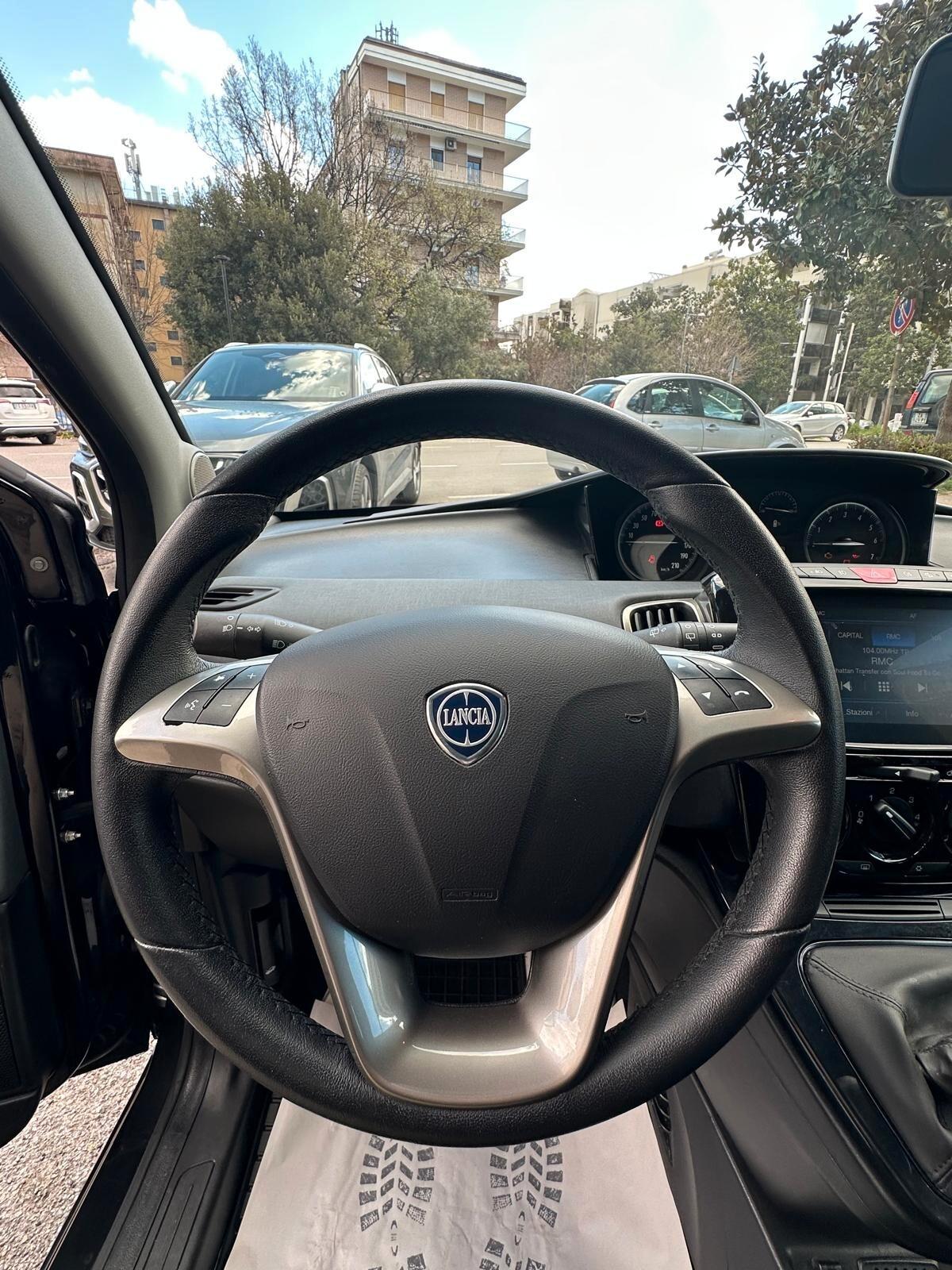 Lancia Ypsilon 1.0 FireFly 5 porte S&S Hybrid Gold