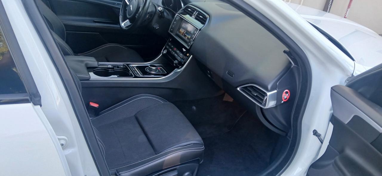 Jaguar XE 2.0 D Turbo 180 CV AWD aut. R-Sport