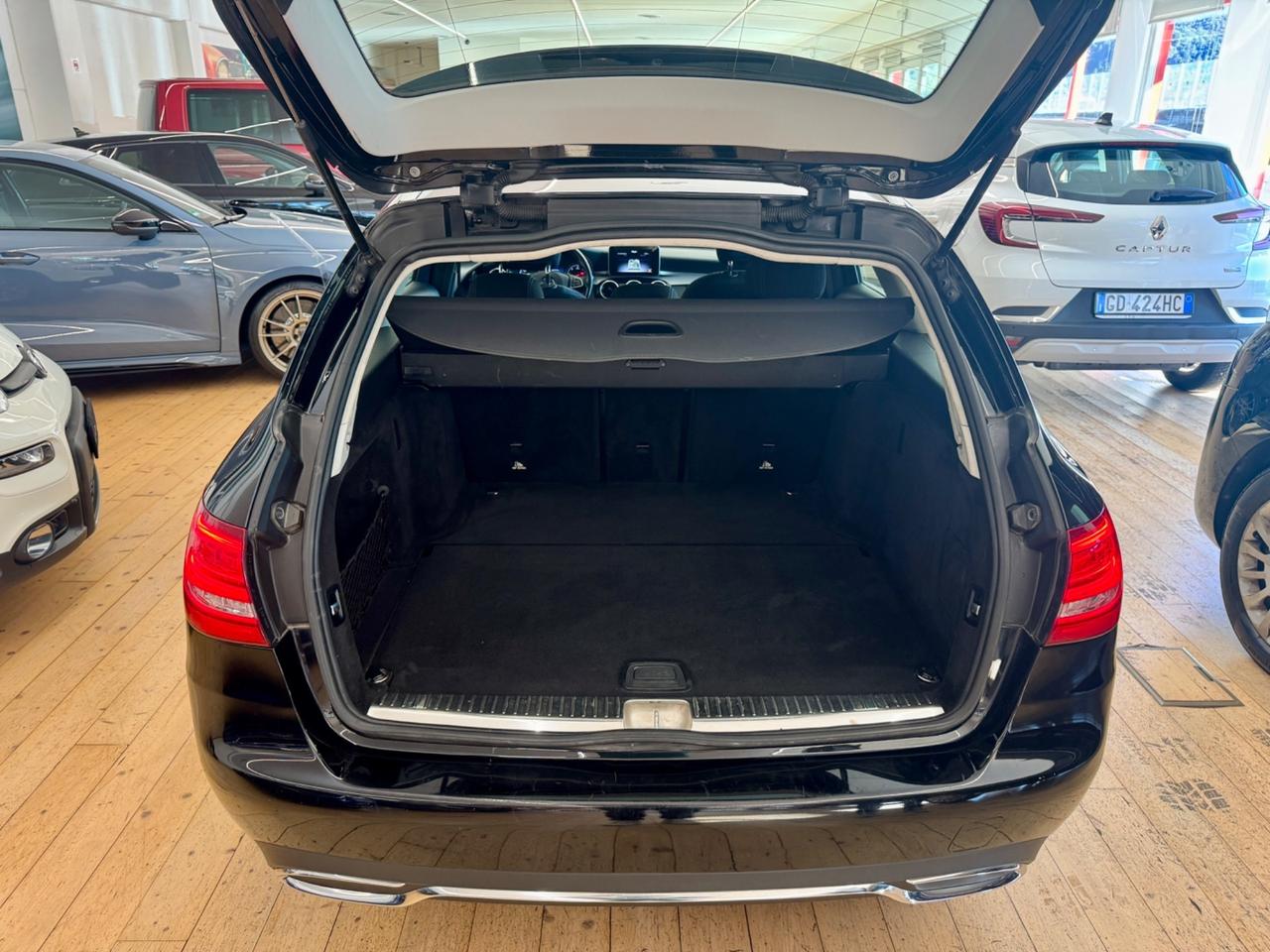 Mercedes-benz C 220 - SPORT - SOLO 76.000 KM