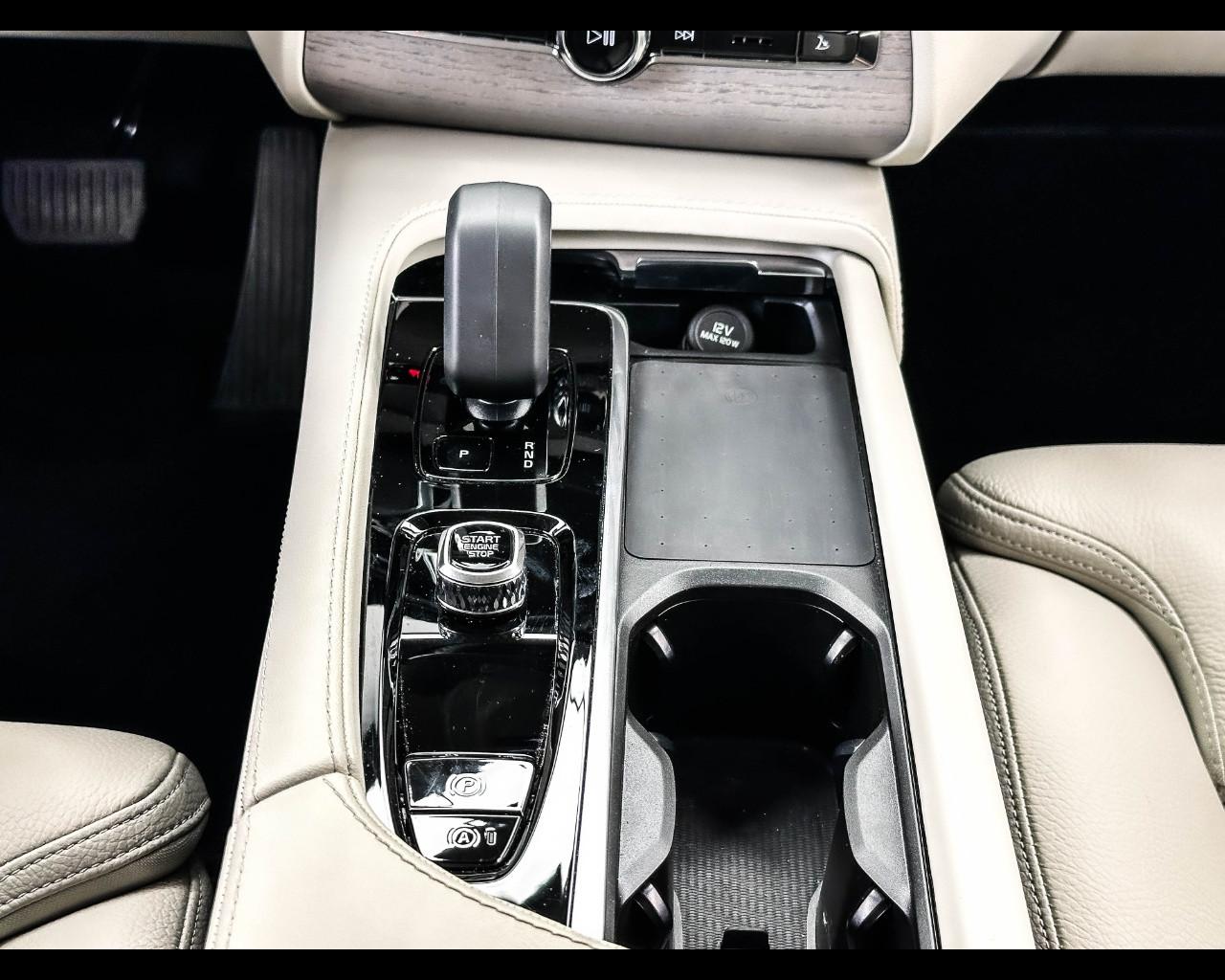 VOLVO XC90 (2014-->) - XC90 B5 (d) AWD automatico 7 posti Plus Bright