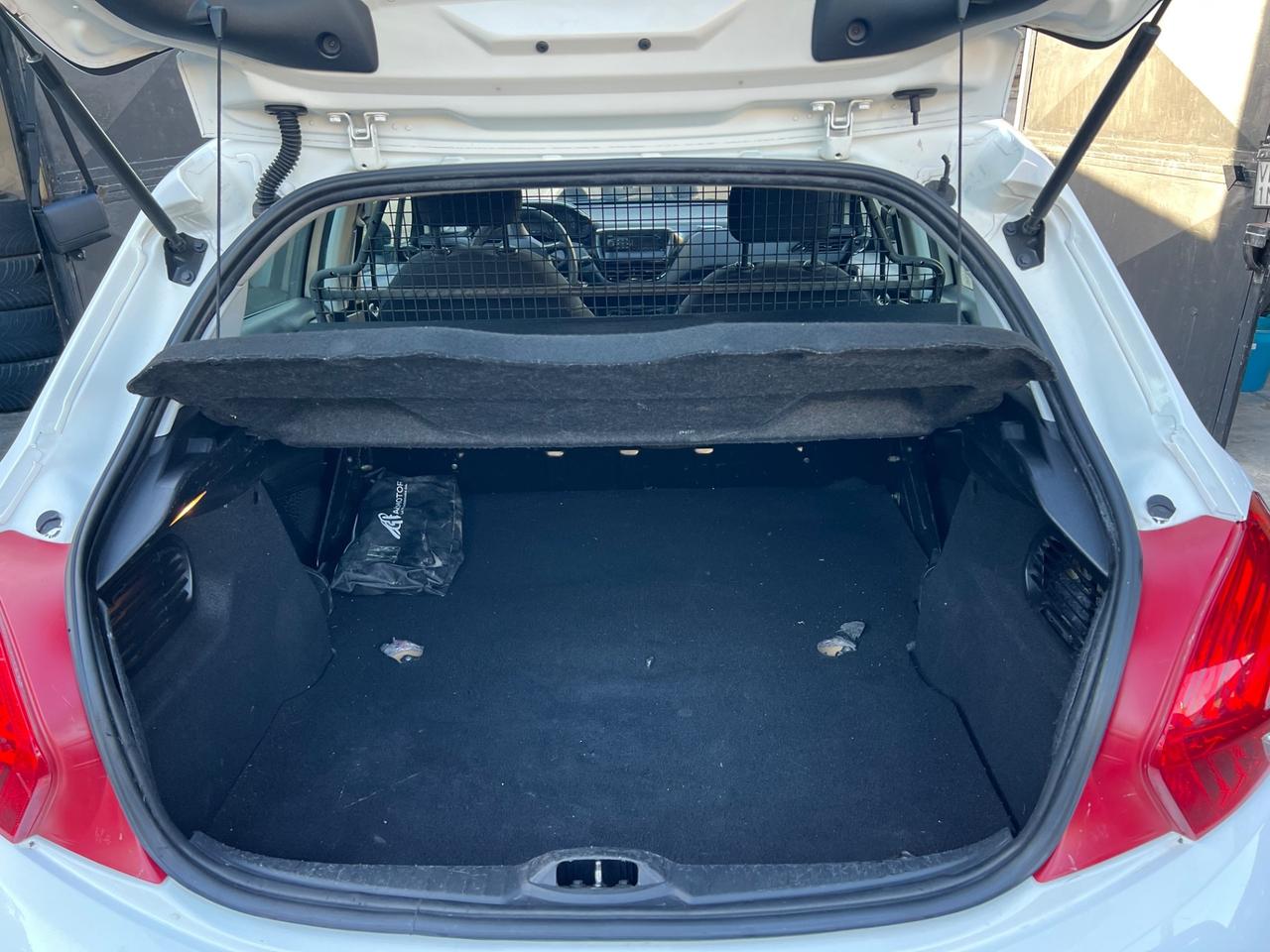 Peugeot 208 1.4 HDi 68 CV 5 porte Van Furgone