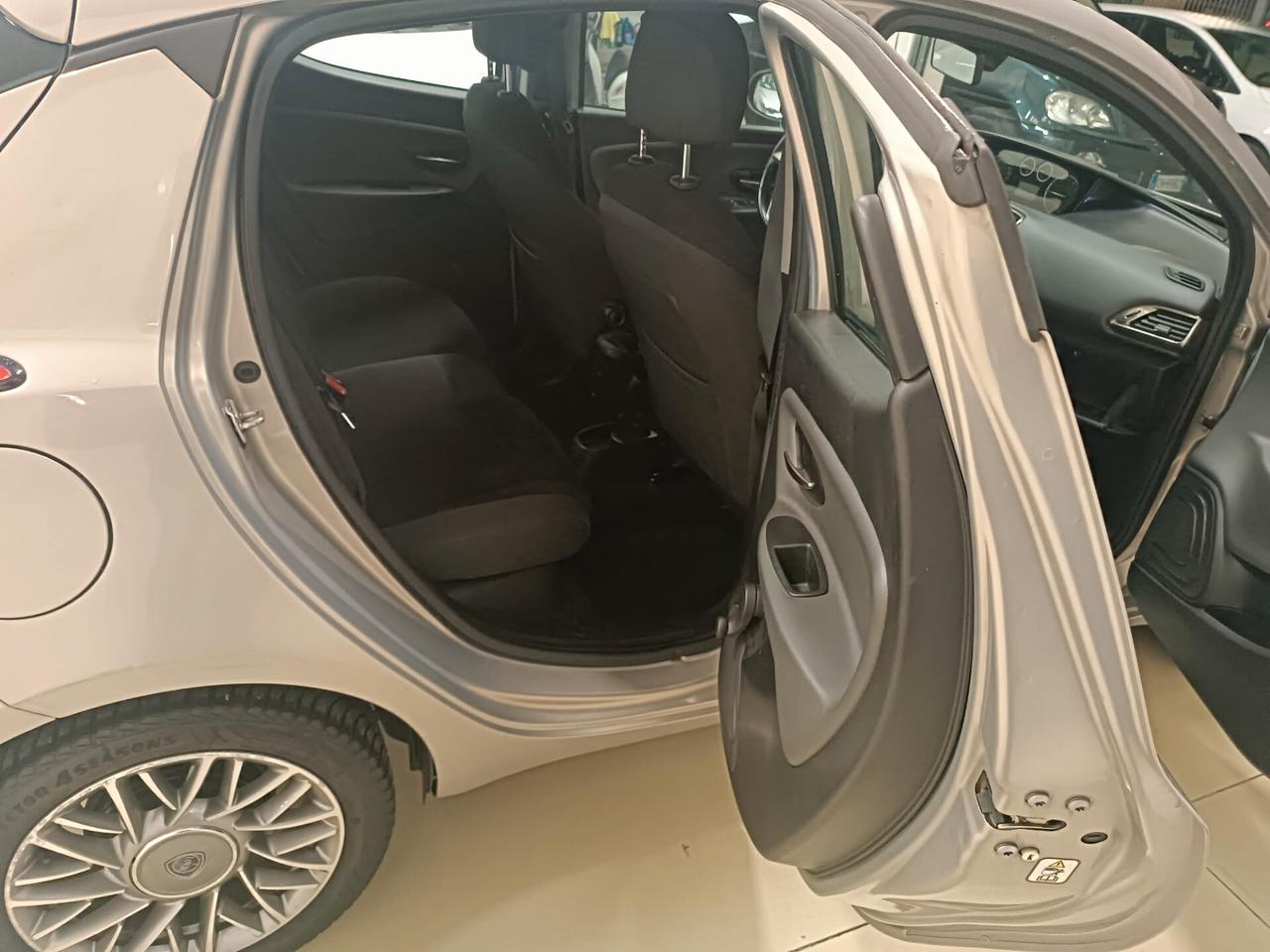 Lancia Ypsilon 1.2 69 CV 5 porte Gold