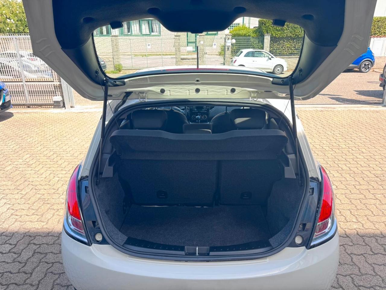 Lancia Ypsilon 1.0 FireFly 5 porte S&S Hybrid Silver Plus