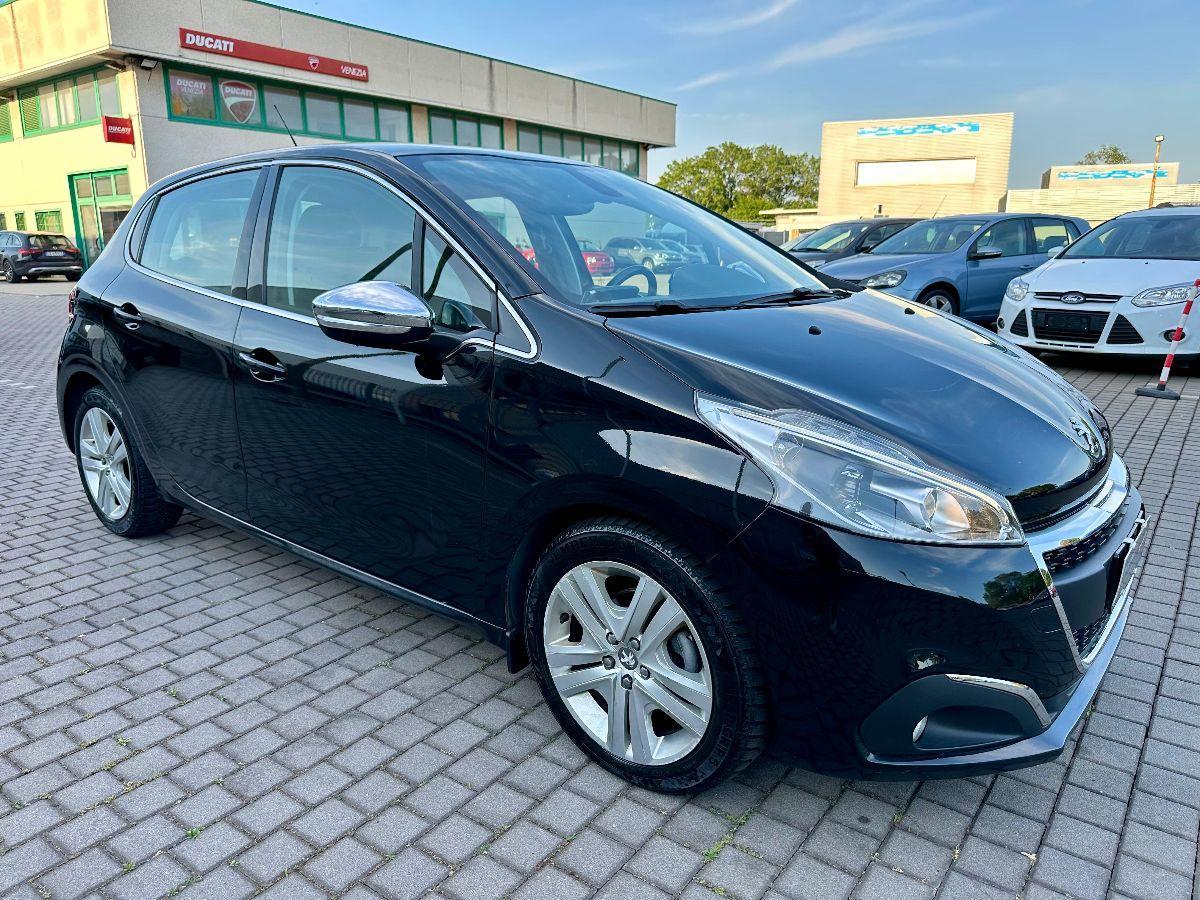 PEUGEOT - 208 - BlueHDi 100 S&S 5p. Allure Navi Pack