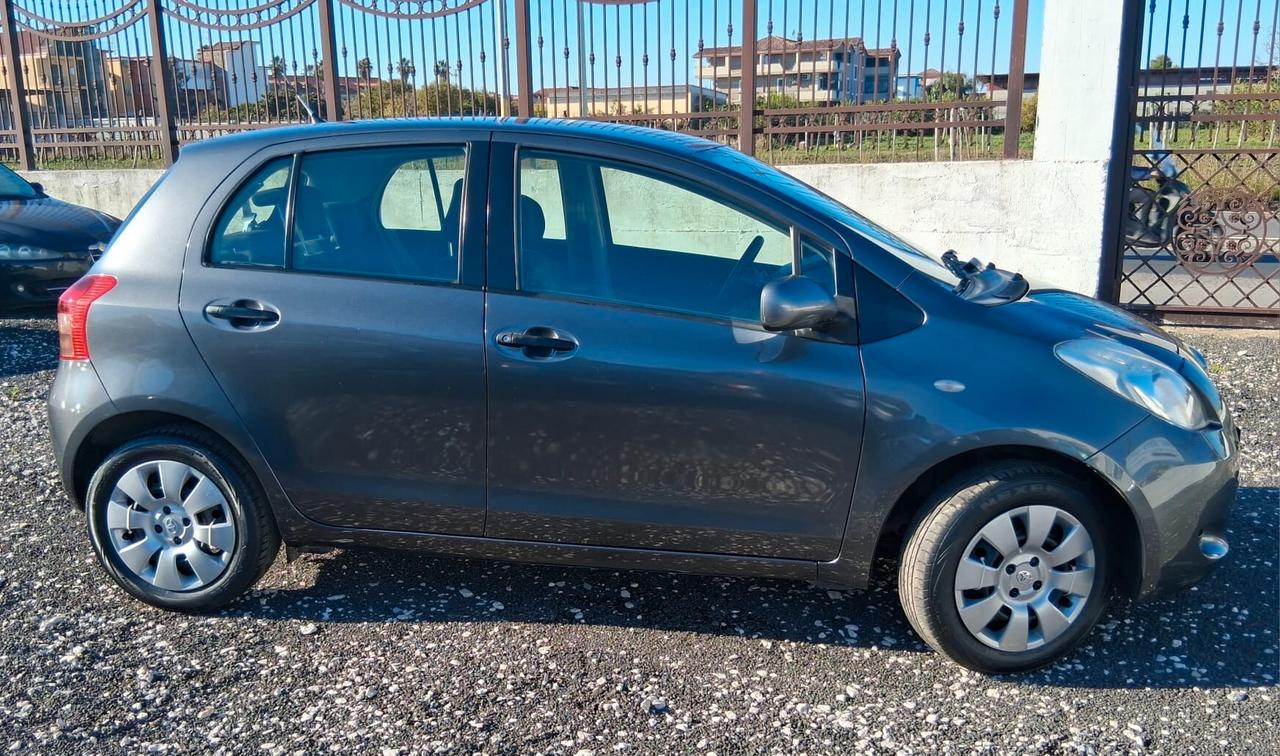 Toyota Yaris 1.0 5 porte Sol