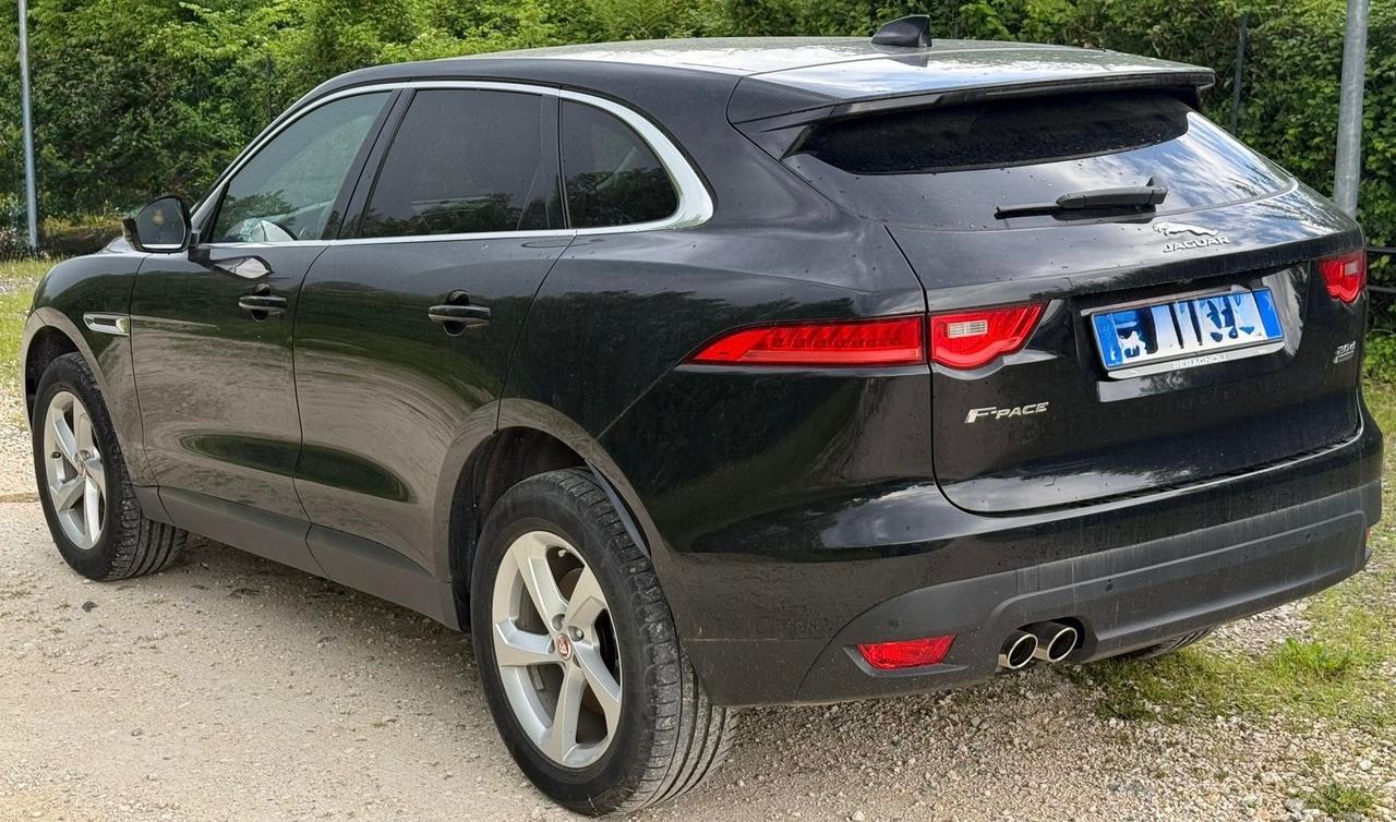 Jaguar F-Pace 2.0 D 180 CV AWD aut Chequered Flag